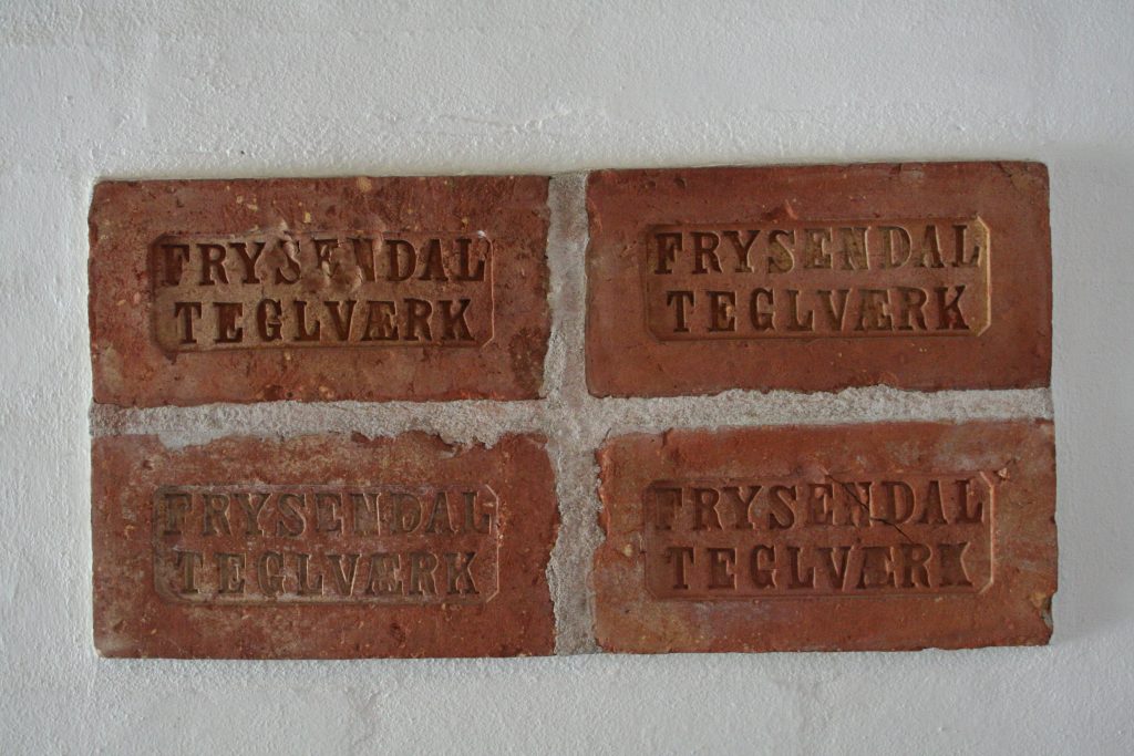  fire mursten produceret på Frijsendal Teglværk i Egebjerg Mose